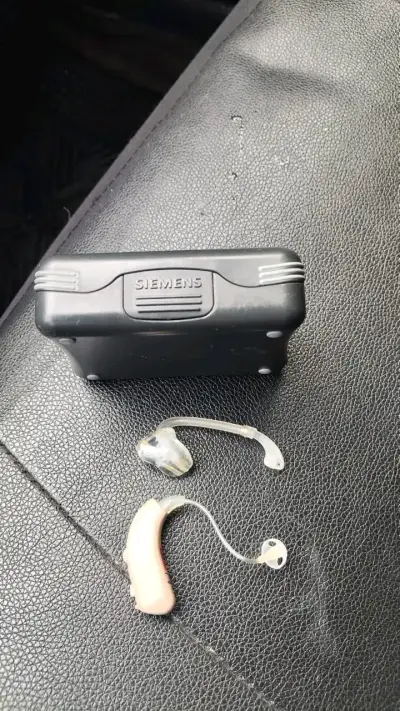 Audífonos Siemens con estuche protector - miniatura 1