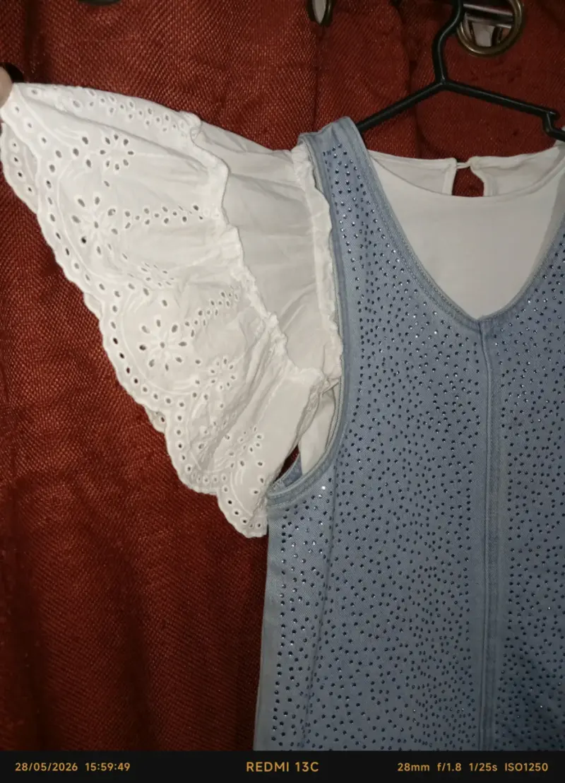 Vestido de mezclilla con detalles brillantes - 2