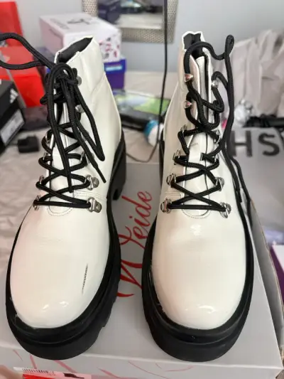 Botines blancos con pequeño detalle talla 38 - miniatura 1