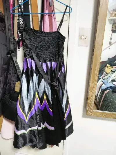 Vestido de fiesta con diseño geométrico - miniatura 3