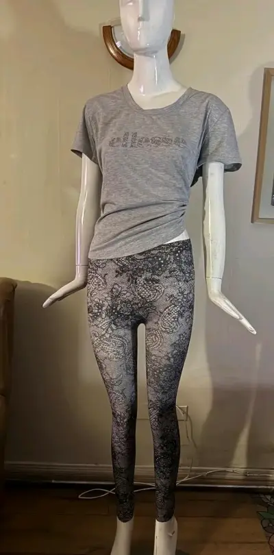 Blusas, calzas, vestidos y otros - miniatura 3