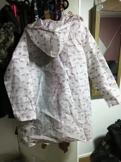 Impermeable con diseño de flamencos - miniatura 3