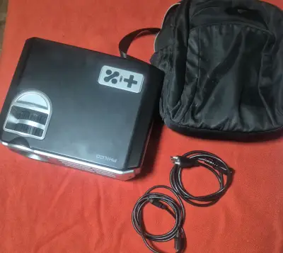 Proyector Philco con cables HDMI - miniatura 3