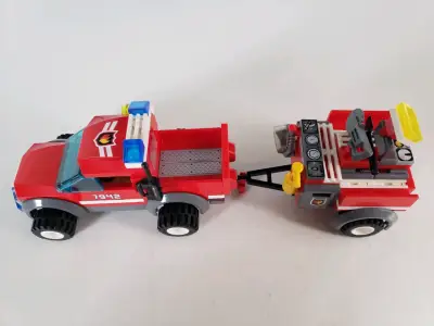 Set LEGO City Camion de Bomberos de Carretera 7942 - miniatura 3