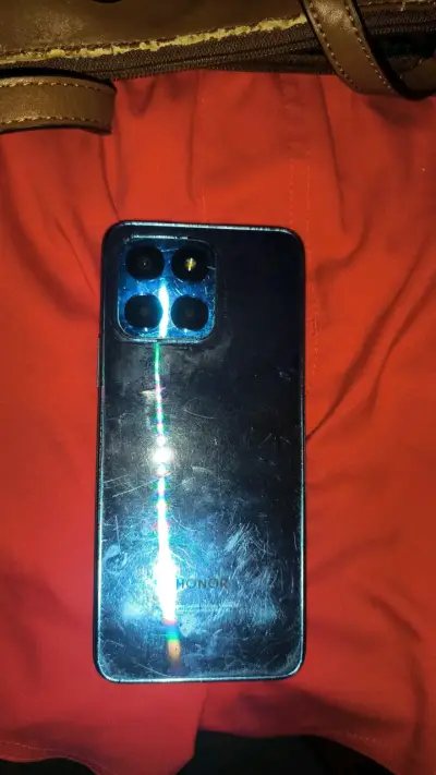 Smartphone Honor con cámara cuádruple - miniatura 1