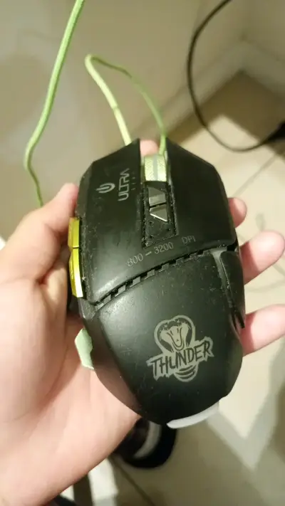 Mouse gamer Ultra Thunder con cable - miniatura 4