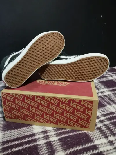 Zapatillas Vans negras de gamuza - miniatura 4