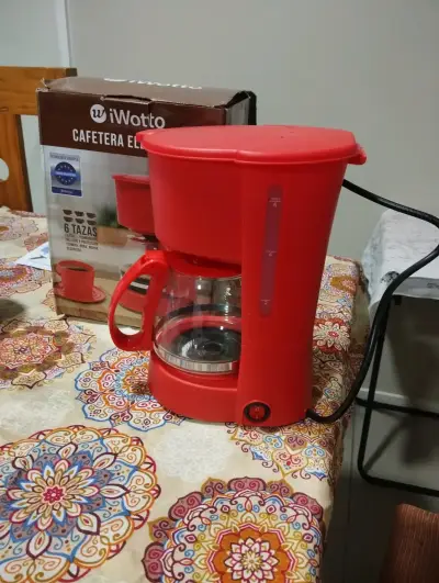 Cafetera eléctrica iWotto roja 6 tazas - miniatura 1