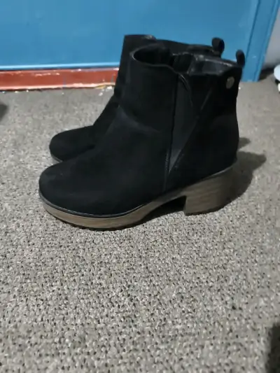 Botines negros de gamuza con tacón - miniatura 1