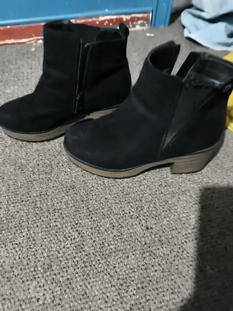 Botines negros de gamuza con tacón - 2