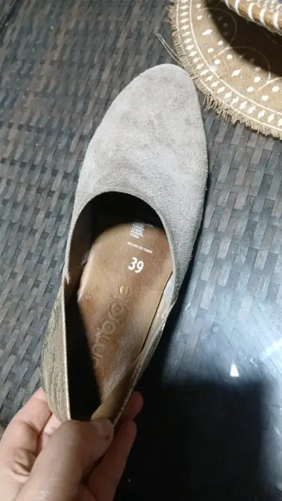Zapato plano beige y dorado para mujer - miniatura 2