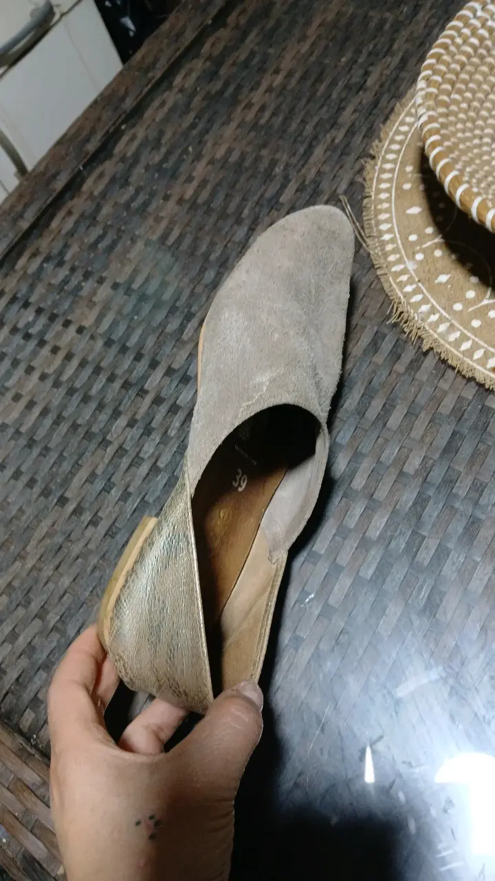 Zapato plano beige y dorado para mujer - 3