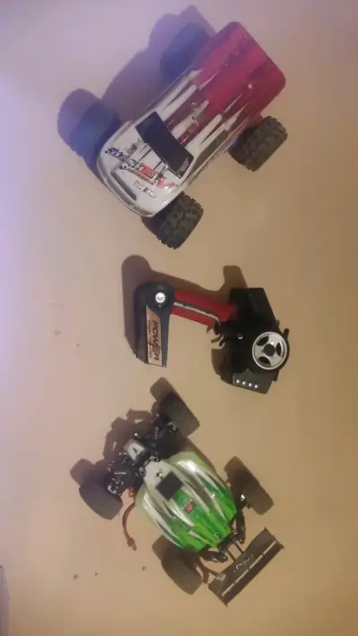 Camioneta RC wltoys  con control remoto - miniatura 1