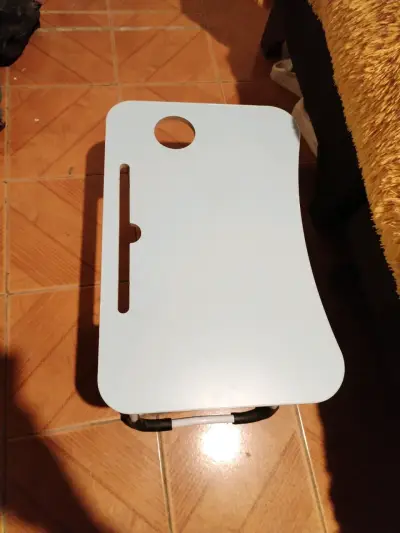 Mesa plegable portátil para laptop - miniatura 1