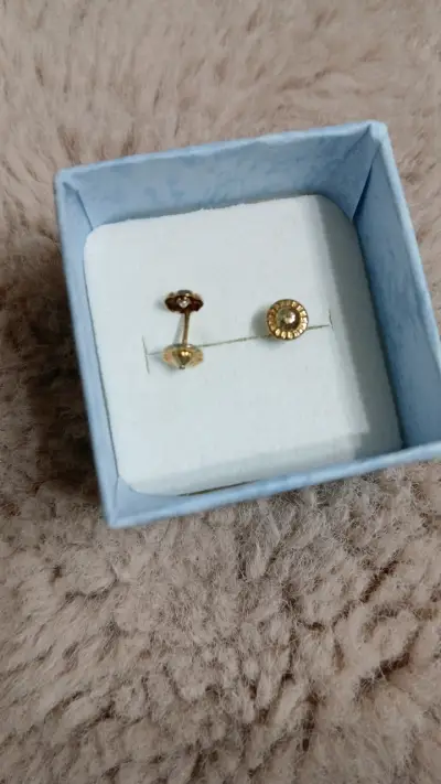 Aros de oro  con circonitas brillantes - miniatura 2
