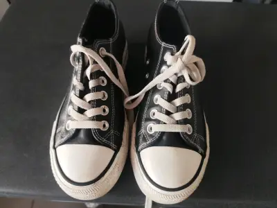 Zapatillas negras de plataforma estilo casual - miniatura 2