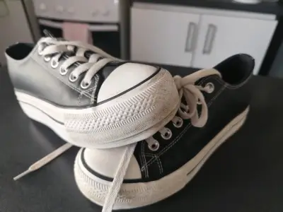 Zapatillas negras de plataforma estilo casual - miniatura 3