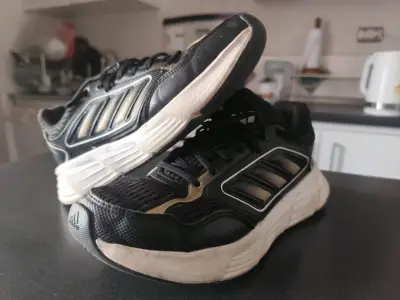 Zapatillas deportivas negras Adidas usadas - miniatura 1