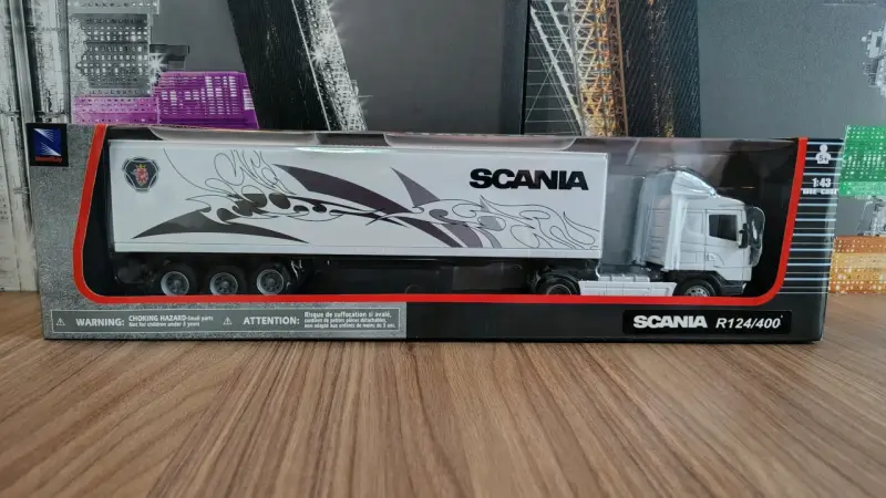 Camión de juguete Scania blanco con remolque - 2