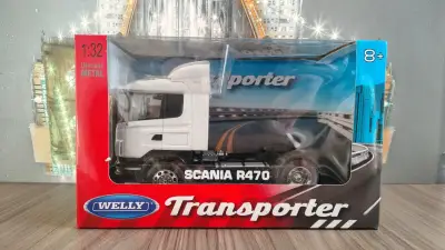Camión de juguete Scania blanco a escala - miniatura 2