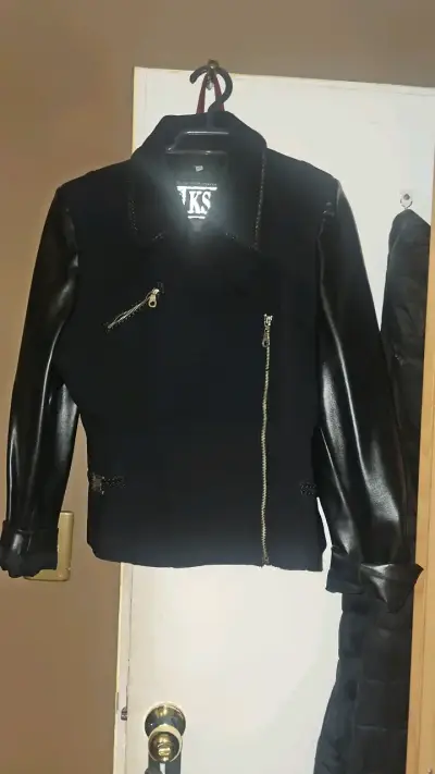 Chaqueta negra con mangas de cuero JKS - miniatura 1
