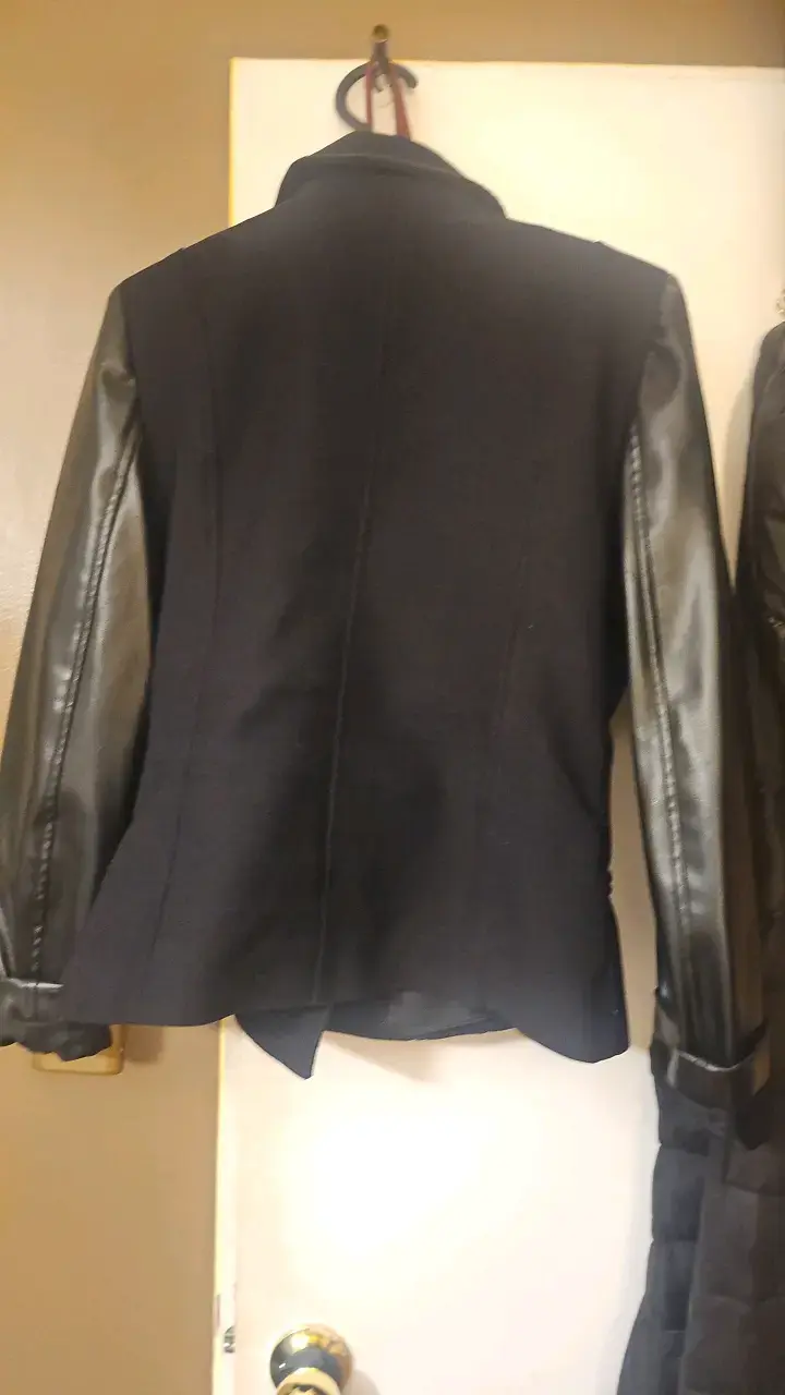 Chaqueta negra con mangas de cuero JKS - 2