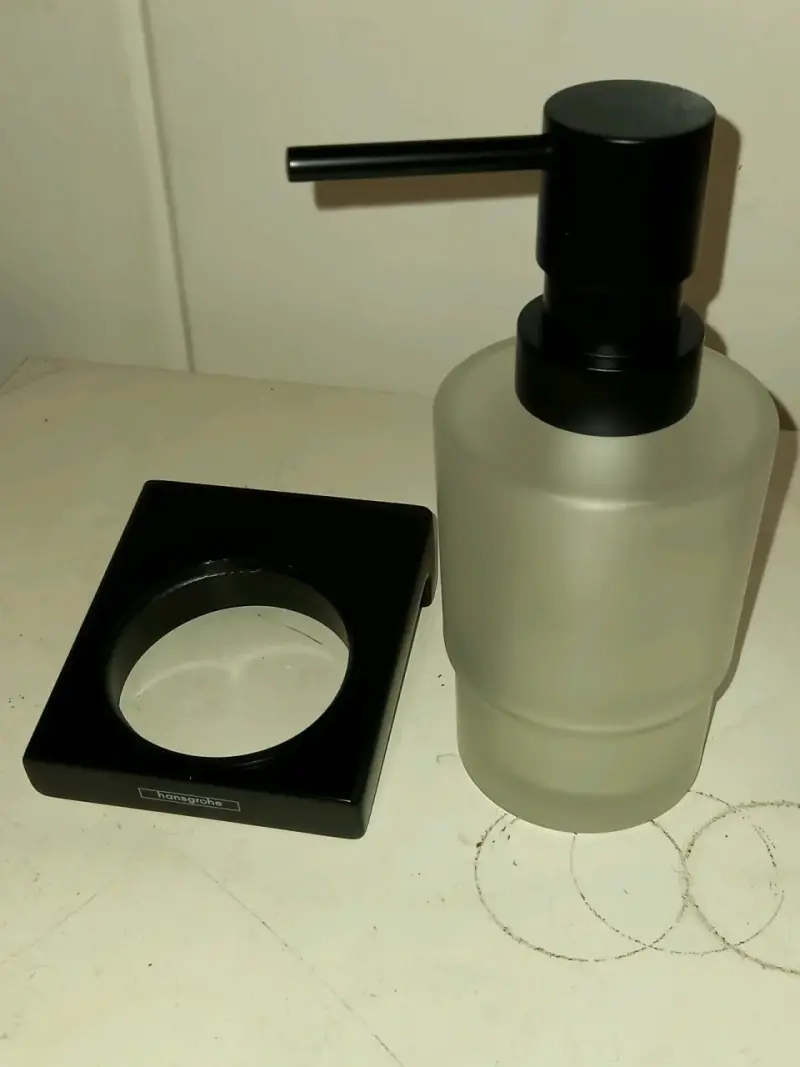 Dispensador de jabón Hansgrohe negro mate - 3