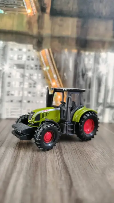 Tractor de juguete Claas Axion verde - miniatura 1
