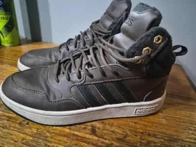 Zapatillas Adidas marrones con forro - miniatura 1