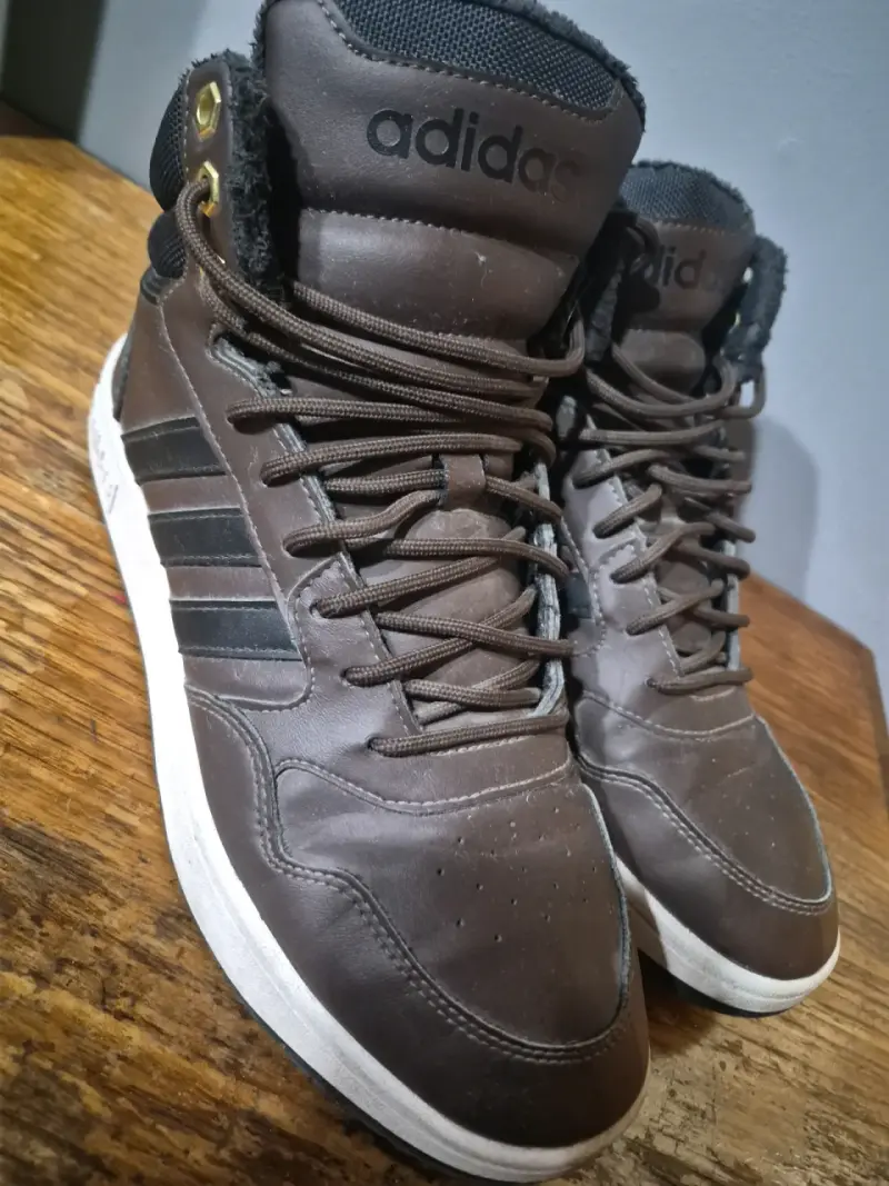 Zapatillas Adidas marrones con forro - 2