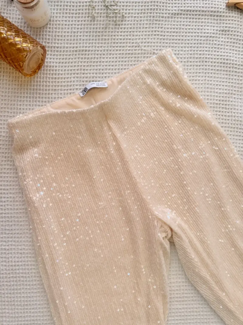 Pantalones de lentejuelas beige elegantes - 3