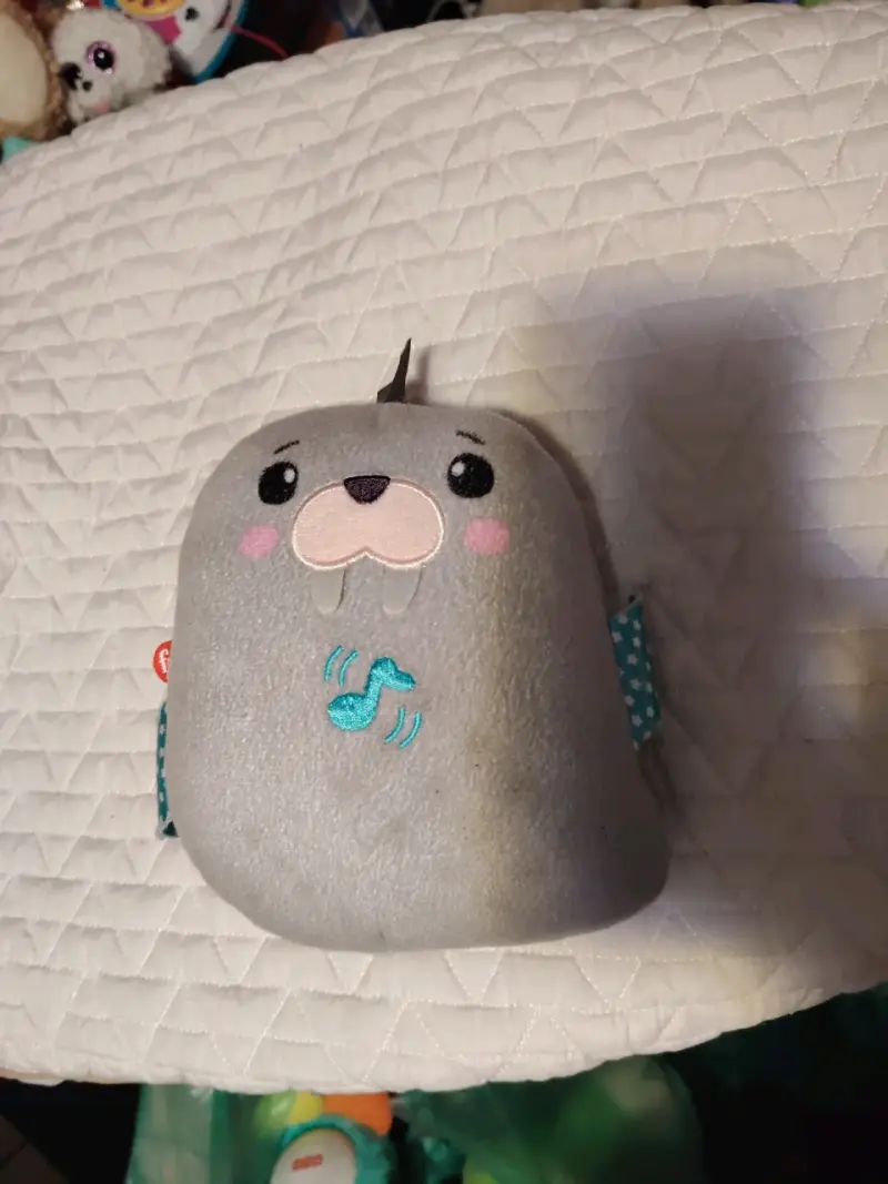Peluche musical de foca gris