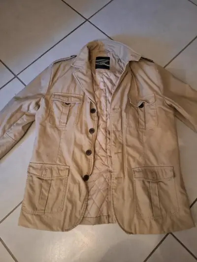 Chaqueta beige de hombre con bolsillos - miniatura 1
