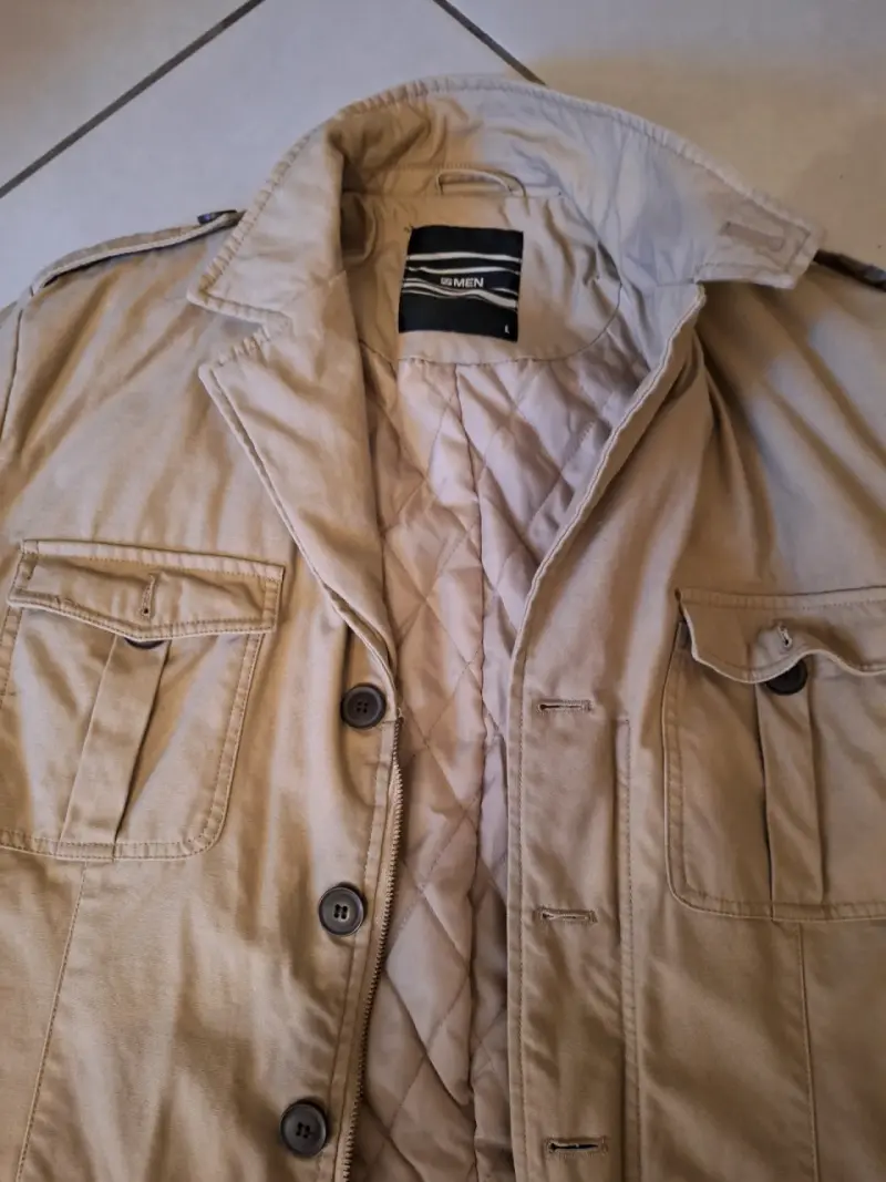 Chaqueta beige de hombre con bolsillos - 2