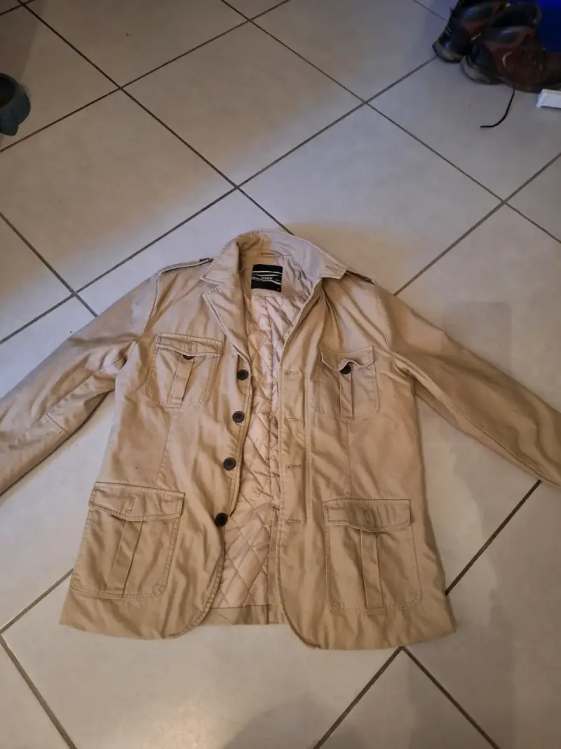 Chaqueta beige de hombre con bolsillos - 3