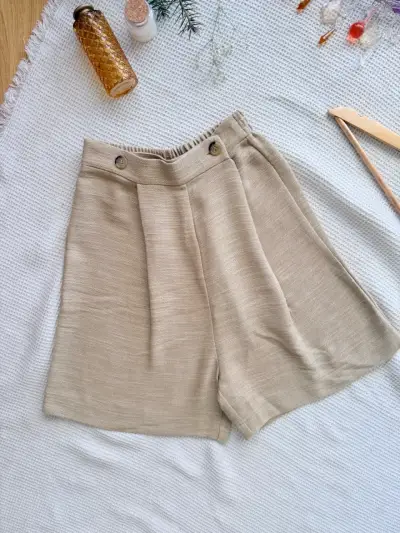 Shorts beige de tela ligera para mujer S - miniatura 1