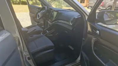 SUV familiar en buen estado - miniatura 2