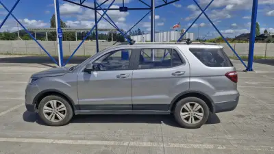 SUV familiar en buen estado - miniatura 5