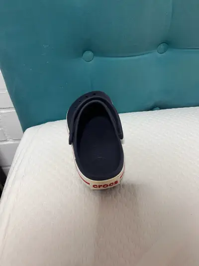 Zapatilla Crocs azul para niños - miniatura 1