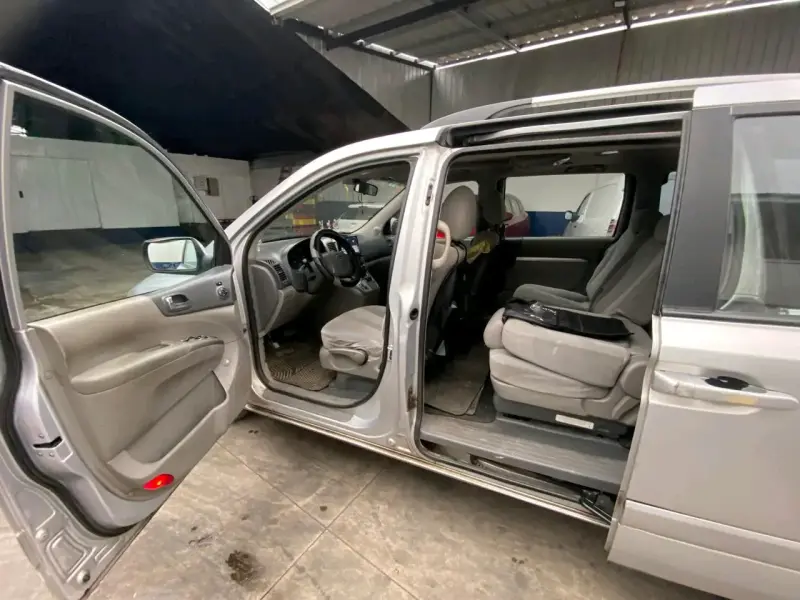 Kia  gran Carnival 2010 - 2