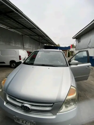 Kia  gran Carnival 2010 - miniatura 3
