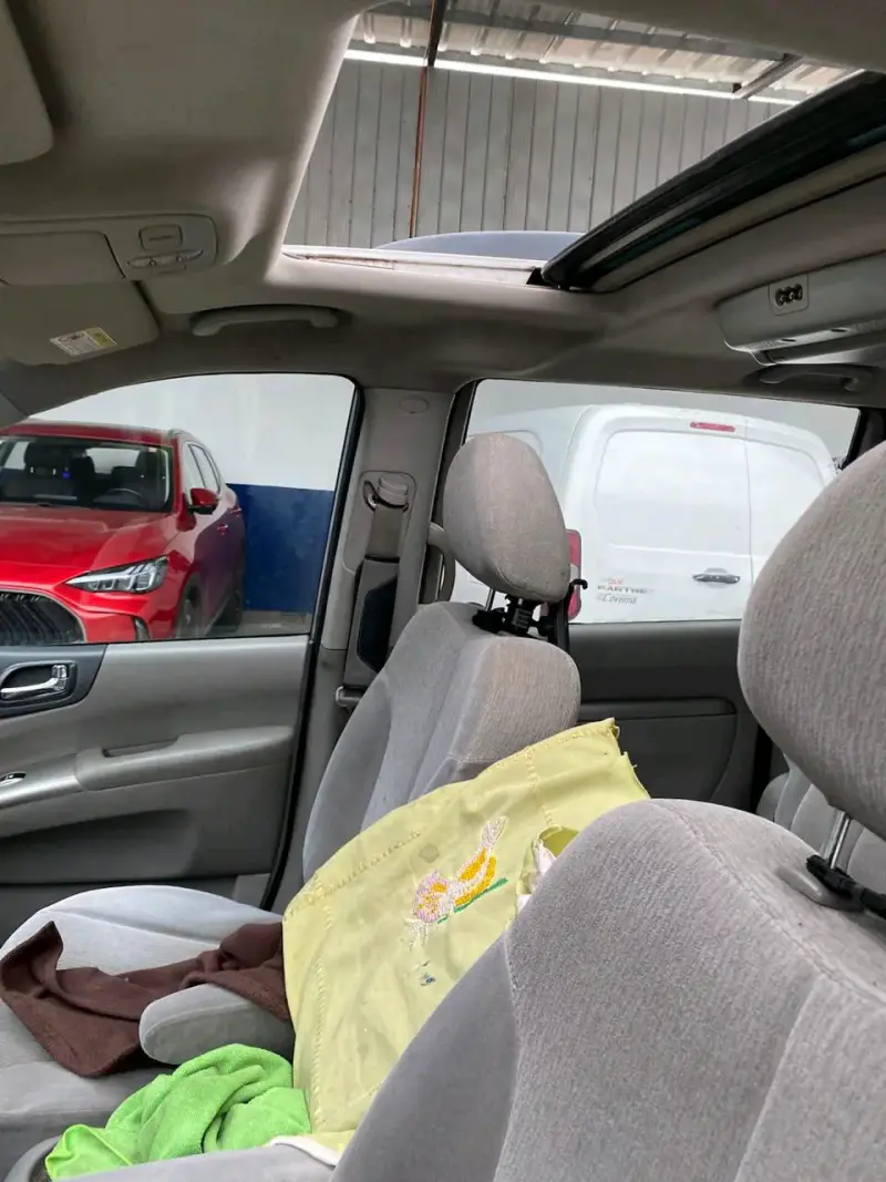 Kia  gran Carnival 2010 - 5