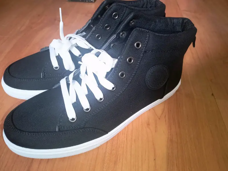 Zapatillas negras de lona con diseño casual - 2