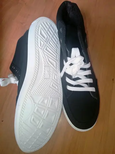 Zapatillas negras de lona con diseño casual - miniatura 3