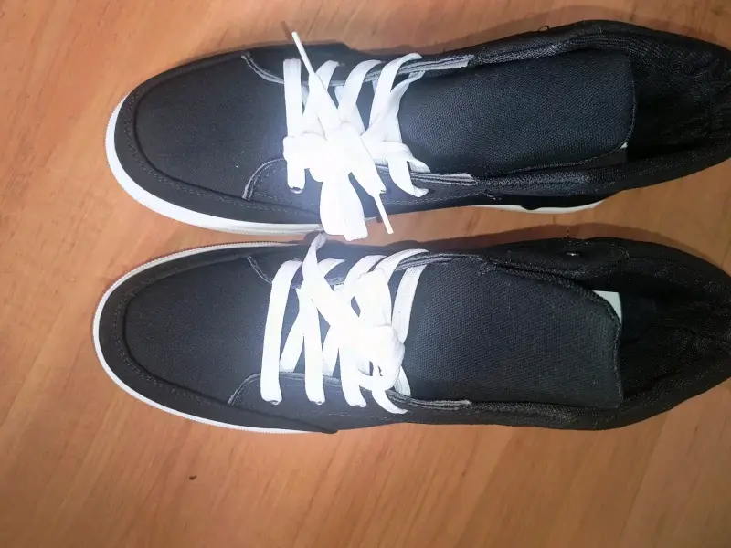 Zapatillas negras de lona con diseño casual - 4