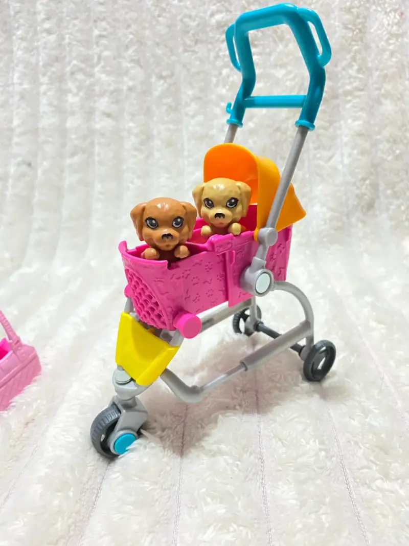 Barbie con coche de perritos - 2