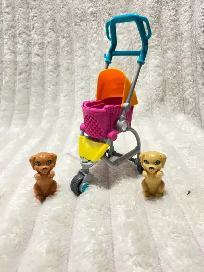 Barbie con coche de perritos - miniatura 3