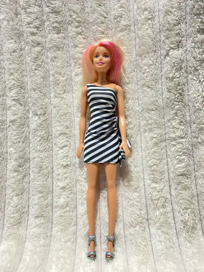 Barbie con coche de perritos - miniatura 5