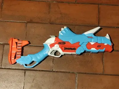 Lanzador Nerf Dinosquad Tricerablast - miniatura 1