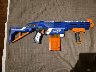 Fusil Nerf Retaliator azul y naranja - miniatura 1